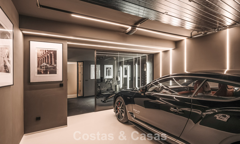 Luxueus gerenoveerd townhouse met zeezicht te koop, in een afgeschermde woonwijk op Marbella’s Golden Mile 774987