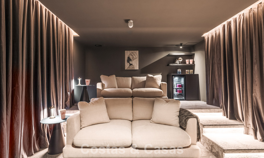 Luxueus gerenoveerd townhouse met zeezicht te koop, in een afgeschermde woonwijk op Marbella’s Golden Mile 774988