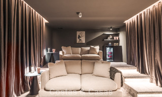 Luxueus gerenoveerd townhouse met zeezicht te koop, in een afgeschermde woonwijk op Marbella’s Golden Mile 774988 