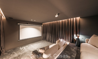 Luxueus gerenoveerd townhouse met zeezicht te koop, in een afgeschermde woonwijk op Marbella’s Golden Mile 774989 