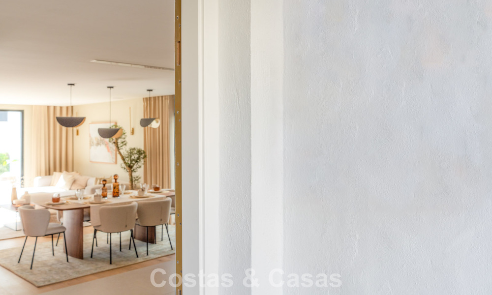 Luxueus gerenoveerd townhouse met zeezicht te koop, in een afgeschermde woonwijk op Marbella’s Golden Mile 774990