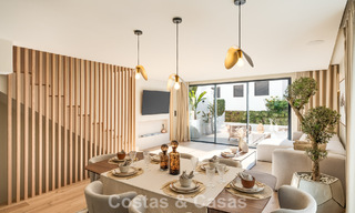 Luxueus gerenoveerd townhouse met zeezicht te koop, in een afgeschermde woonwijk op Marbella’s Golden Mile 774996 