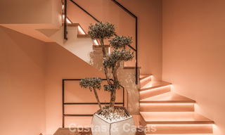 Luxueus gerenoveerd townhouse met zeezicht te koop, in een afgeschermde woonwijk op Marbella’s Golden Mile 775000 