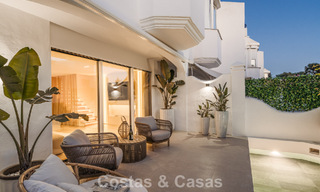 Luxueus gerenoveerd townhouse met zeezicht te koop, in een afgeschermde woonwijk op Marbella’s Golden Mile 775001 