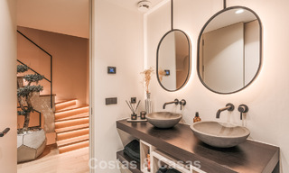 Luxueus gerenoveerd townhouse met zeezicht te koop, in een afgeschermde woonwijk op Marbella’s Golden Mile 775007 