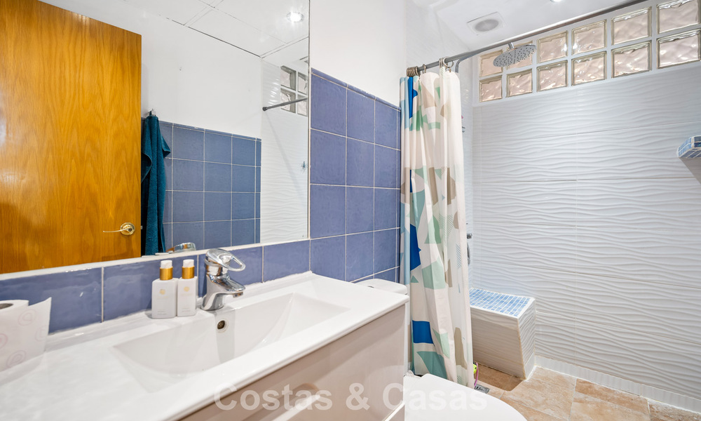 Ruim herenhuis met privétuin te koop, omgeven door golfbanen in Nueva Andalucia, Marbella 775067