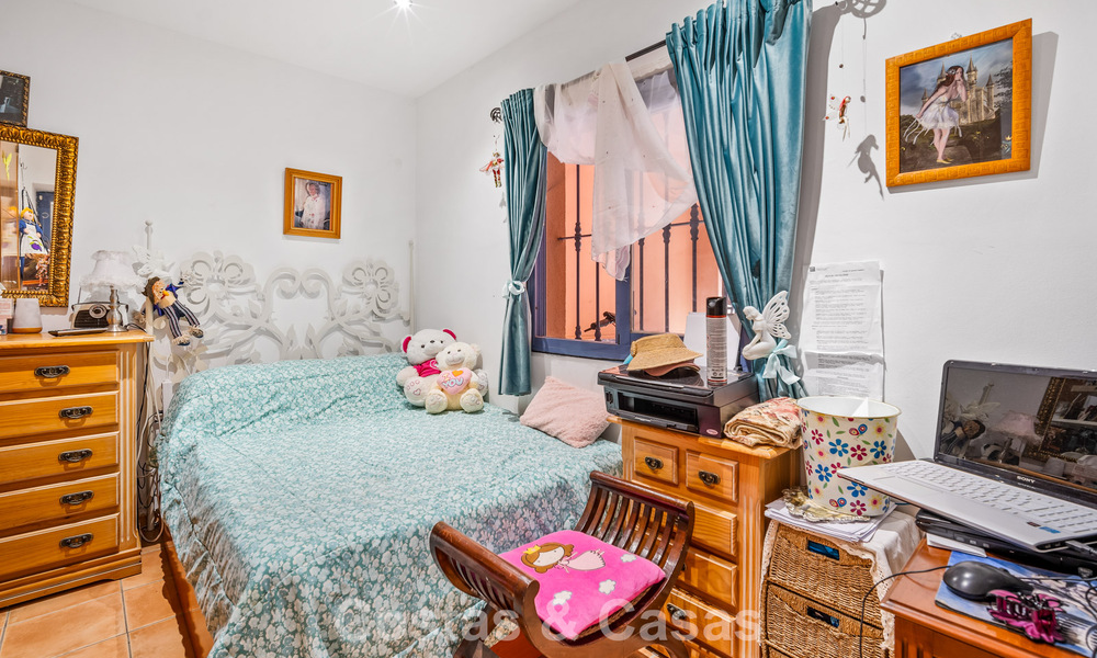 Ruim herenhuis met privétuin te koop, omgeven door golfbanen in Nueva Andalucia, Marbella 775068