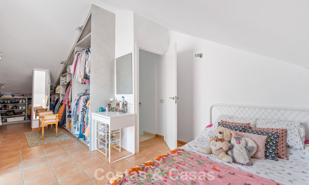 Ruim herenhuis met privétuin te koop, omgeven door golfbanen in Nueva Andalucia, Marbella 775079