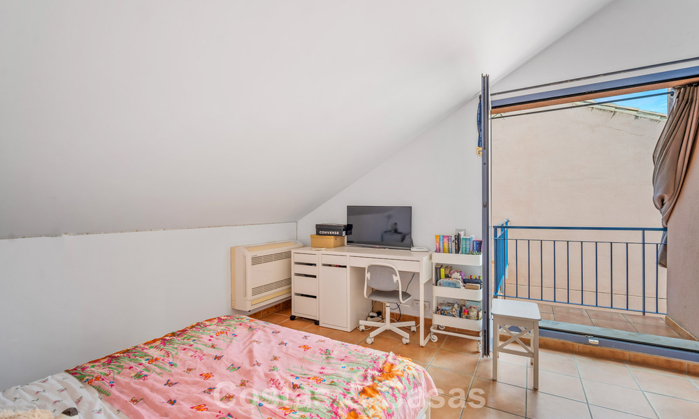 Ruim herenhuis met privétuin te koop, omgeven door golfbanen in Nueva Andalucia, Marbella 775080