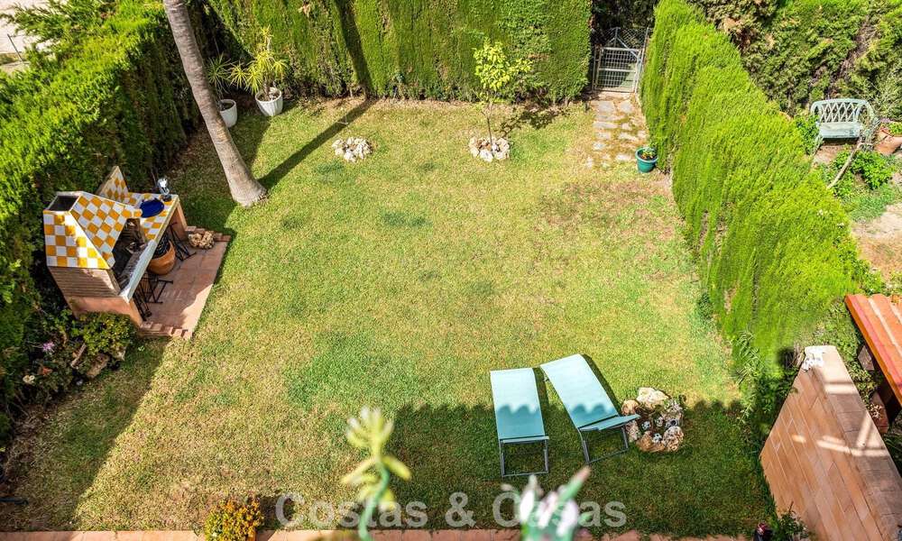 Ruim herenhuis met privétuin te koop, omgeven door golfbanen in Nueva Andalucia, Marbella 775083