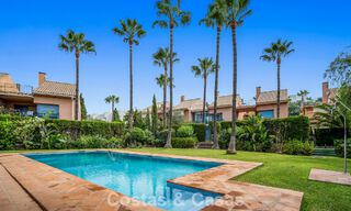 Ruim herenhuis met privétuin te koop, omgeven door golfbanen in Nueva Andalucia, Marbella 775086 