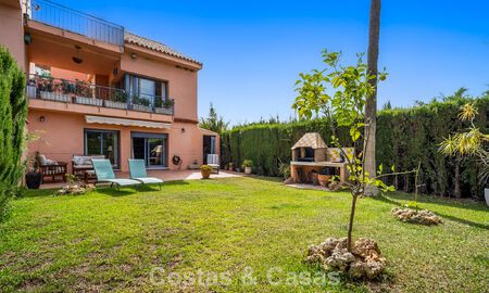 Ruim herenhuis met privétuin te koop, omgeven door golfbanen in Nueva Andalucia, Marbella 775088