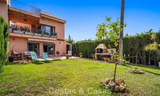 Ruim herenhuis met privétuin te koop, omgeven door golfbanen in Nueva Andalucia, Marbella 775088 