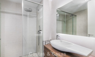 Instapklaar, modern, eerstelijnsstrand appartement te koop in Estepona, Costa del Sol 775094 