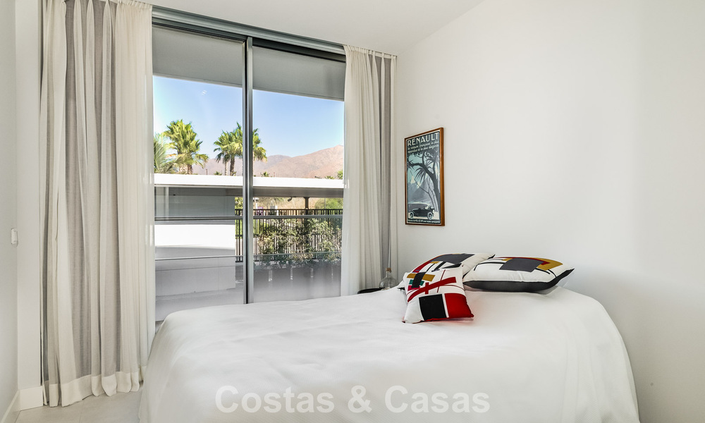 Instapklaar, modern, eerstelijnsstrand appartement te koop in Estepona, Costa del Sol 775096