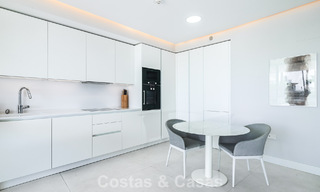 Instapklaar, modern, eerstelijnsstrand appartement te koop in Estepona, Costa del Sol 775101 