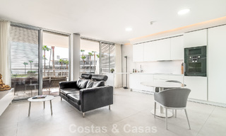 Instapklaar, modern, eerstelijnsstrand appartement te koop in Estepona, Costa del Sol 775102 