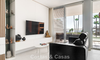Instapklaar, modern, eerstelijnsstrand appartement te koop in Estepona, Costa del Sol 775103 