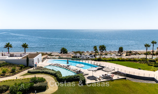 Instapklaar, modern, eerstelijnsstrand appartement te koop in Estepona, Costa del Sol 775108 