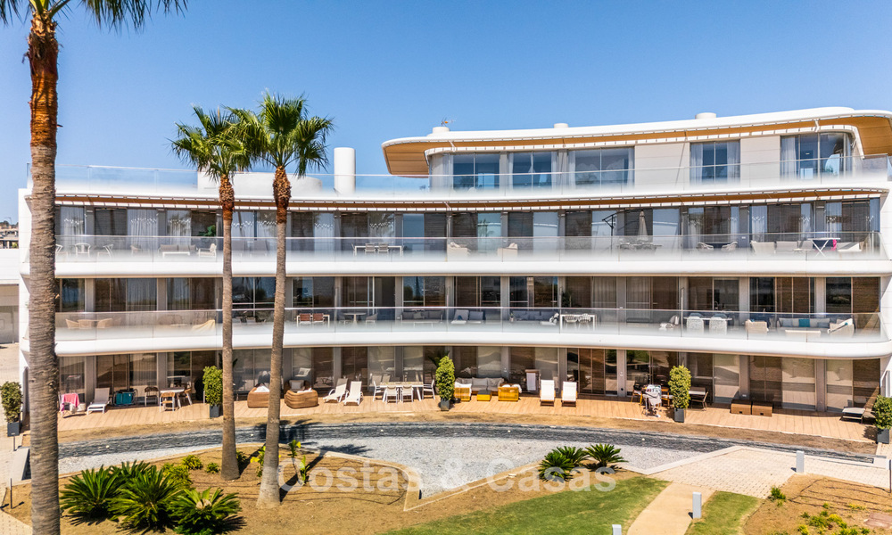 Instapklaar, modern, eerstelijnsstrand appartement te koop in Estepona, Costa del Sol 775110