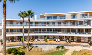 Instapklaar, modern, eerstelijnsstrand appartement te koop in Estepona, Costa del Sol 775110 