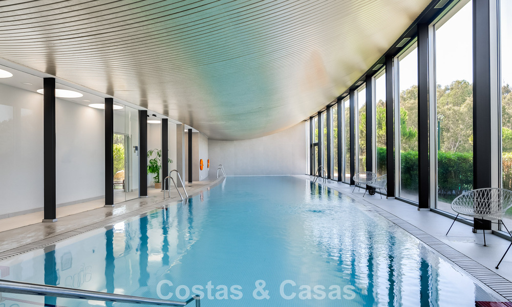 Instapklaar, modern, eerstelijnsstrand appartement te koop in Estepona, Costa del Sol 775112