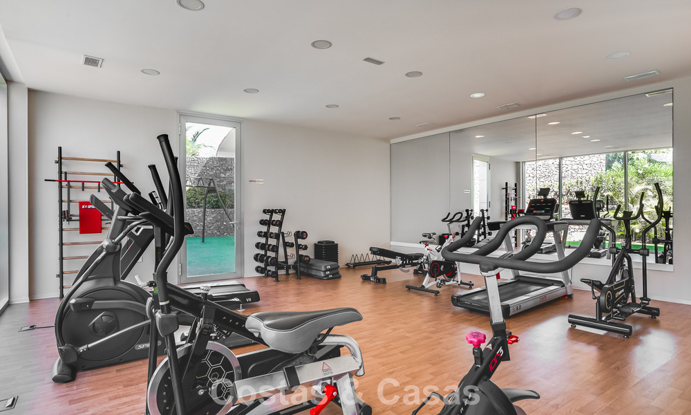 Instapklaar, modern, eerstelijnsstrand appartement te koop in Estepona, Costa del Sol 775115