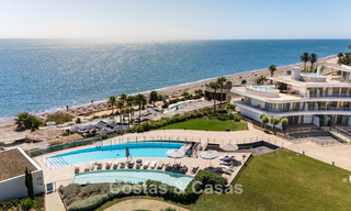 Instapklaar, modern, eerstelijnsstrand appartement te koop in Estepona, Costa del Sol 775119 