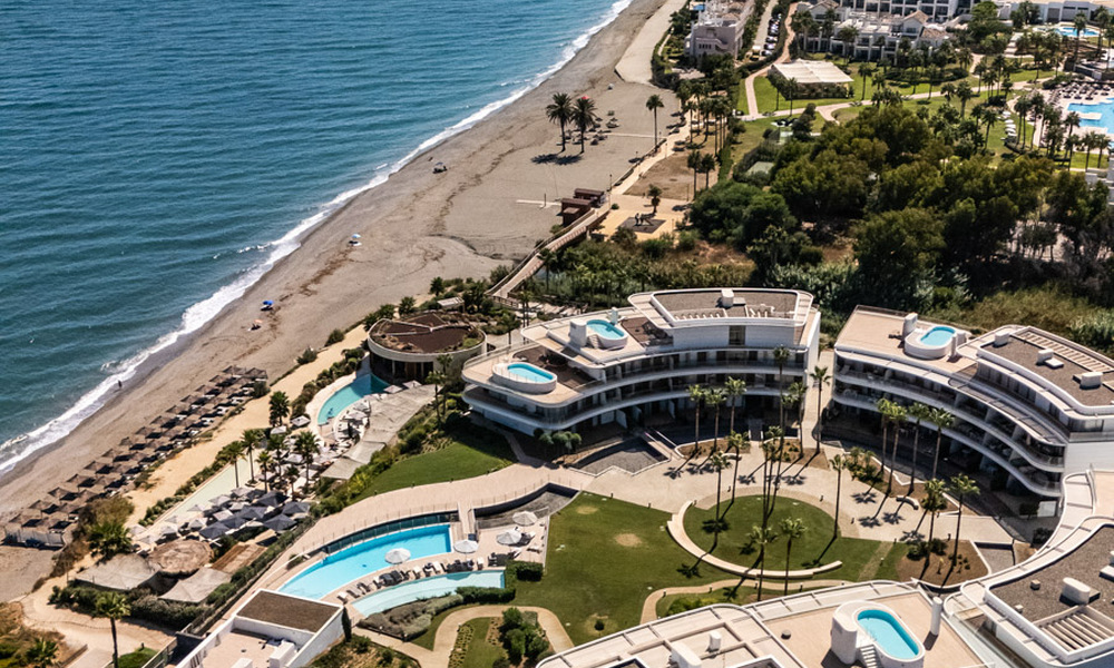 Instapklaar, modern, eerstelijnsstrand appartement te koop in Estepona, Costa del Sol 775121