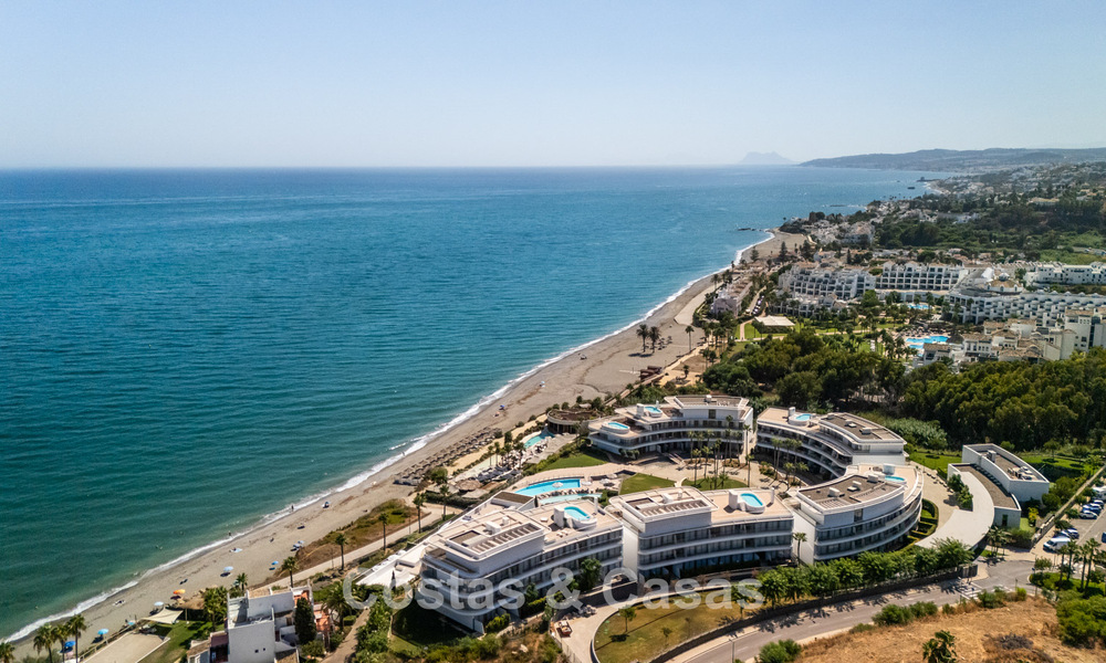 Instapklaar, modern, eerstelijnsstrand appartement te koop in Estepona, Costa del Sol 775122