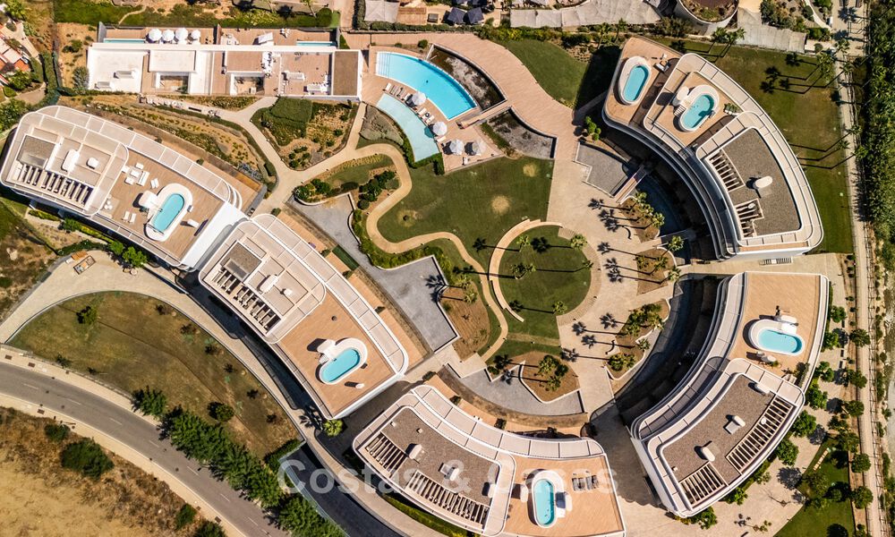 Instapklaar, modern, eerstelijnsstrand appartement te koop in Estepona, Costa del Sol 775123