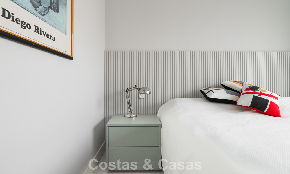 Instapklaar, modern, eerstelijnsstrand appartement te koop in Estepona, Costa del Sol 775125