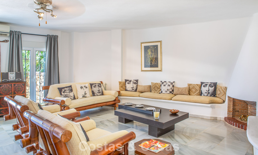 Ruim 4-slaapkamer townhouse met prachtig zeezicht te koop gelegen in Marbella Oost 775128
