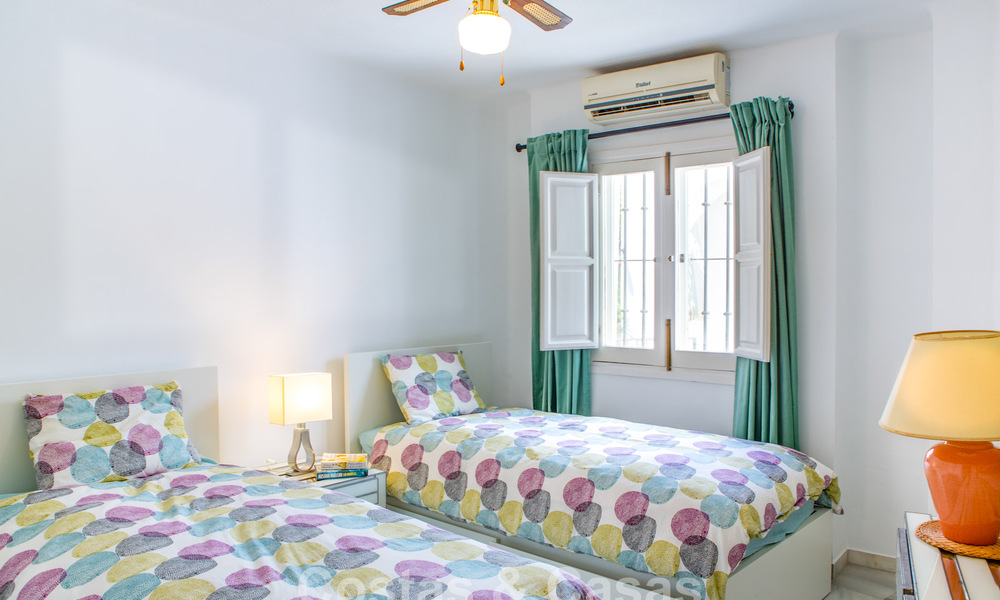 Ruim 4-slaapkamer townhouse met prachtig zeezicht te koop gelegen in Marbella Oost 775133