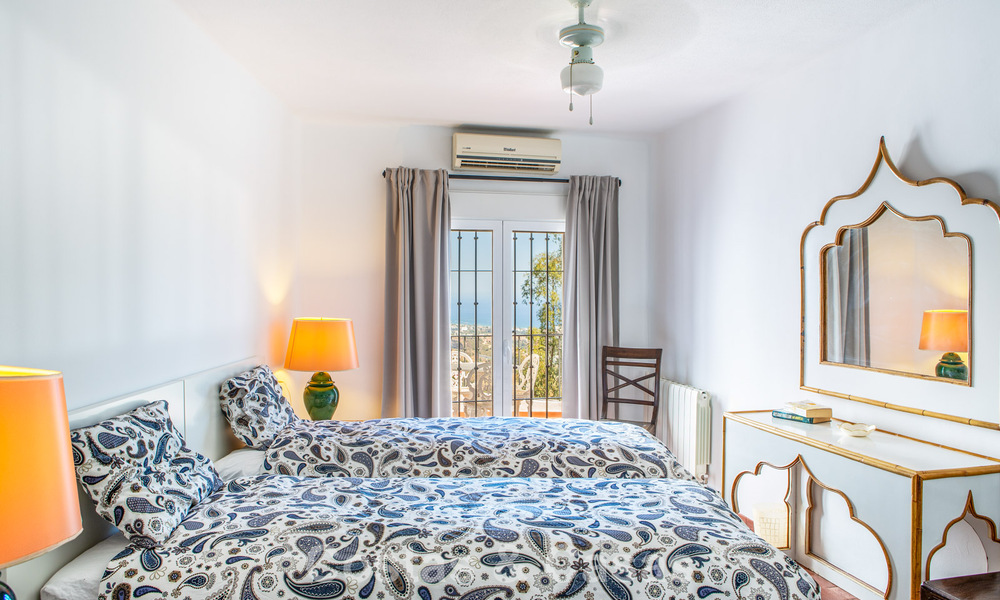 Ruim 4-slaapkamer townhouse met prachtig zeezicht te koop gelegen in Marbella Oost 775140