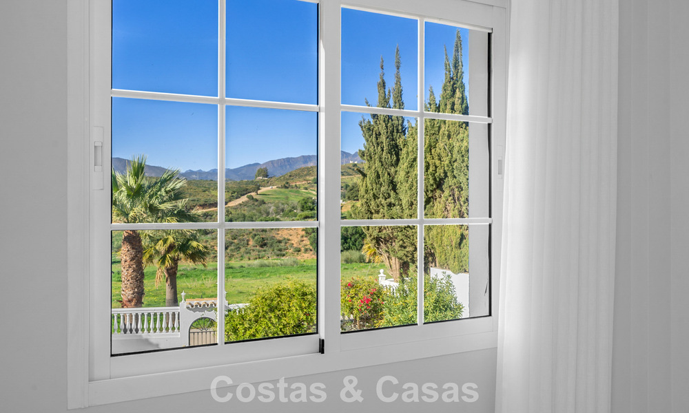 Instapklare luxevilla in Mediterrane bouwstijl te koop in een residentiële woonwijk in de golfvallei van Mijas, Costa del Sol 775148