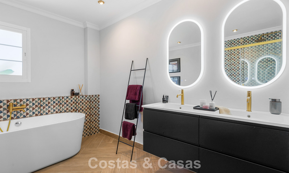 Instapklare luxevilla in Mediterrane bouwstijl te koop in een residentiële woonwijk in de golfvallei van Mijas, Costa del Sol 775151