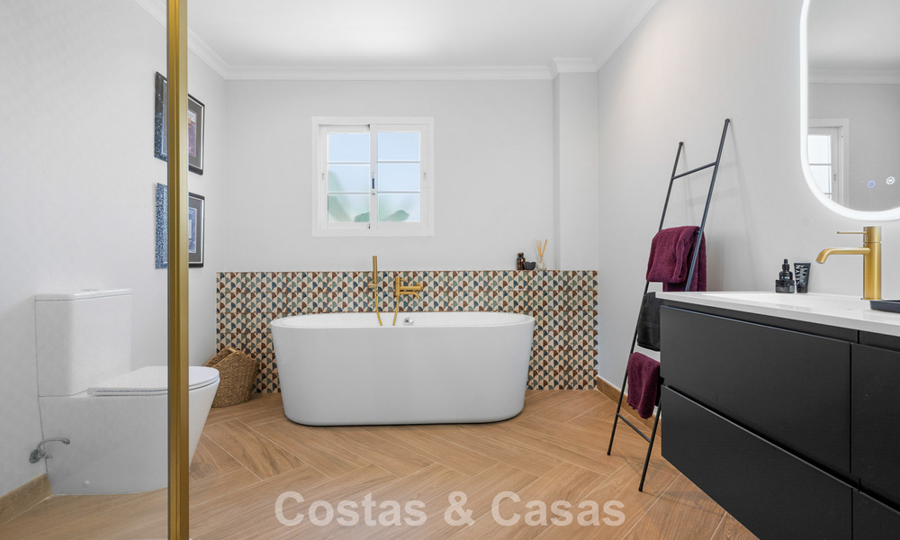 Instapklare luxevilla in Mediterrane bouwstijl te koop in een residentiële woonwijk in de golfvallei van Mijas, Costa del Sol 775152