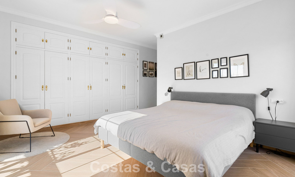 Instapklare luxevilla in Mediterrane bouwstijl te koop in een residentiële woonwijk in de golfvallei van Mijas, Costa del Sol 775155