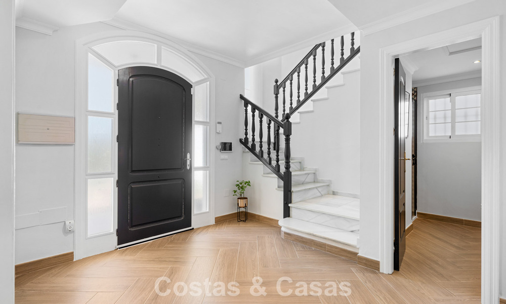 Instapklare luxevilla in Mediterrane bouwstijl te koop in een residentiële woonwijk in de golfvallei van Mijas, Costa del Sol 775160