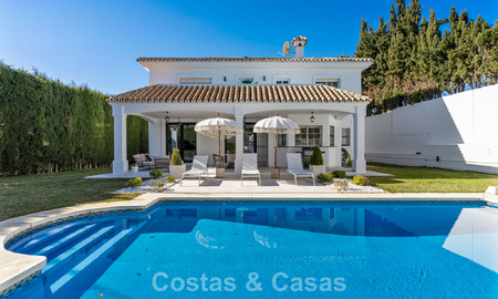 Instapklare luxevilla in Mediterrane bouwstijl te koop in een residentiële woonwijk in de golfvallei van Mijas, Costa del Sol 775184