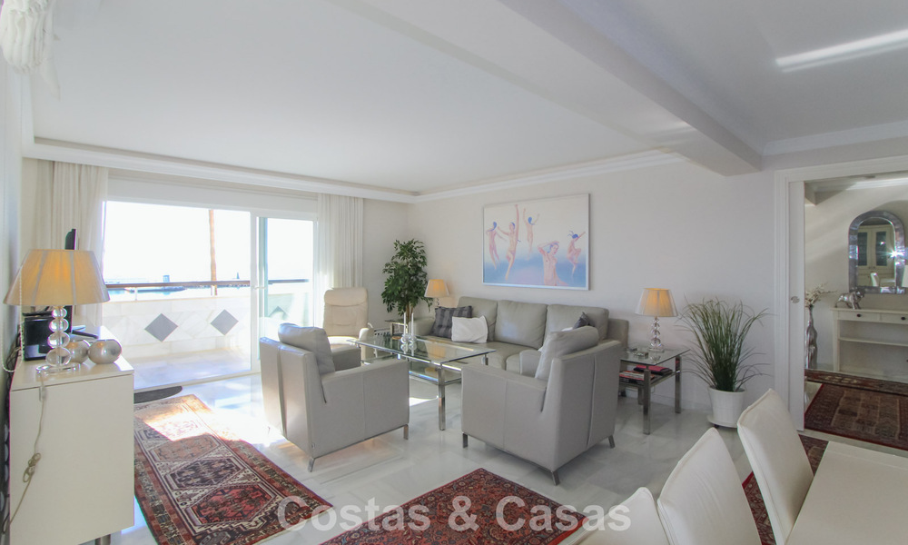 Eerstelijnsstrand appartement met fenomenaal uitzicht te koop in Marbella centrum 775045