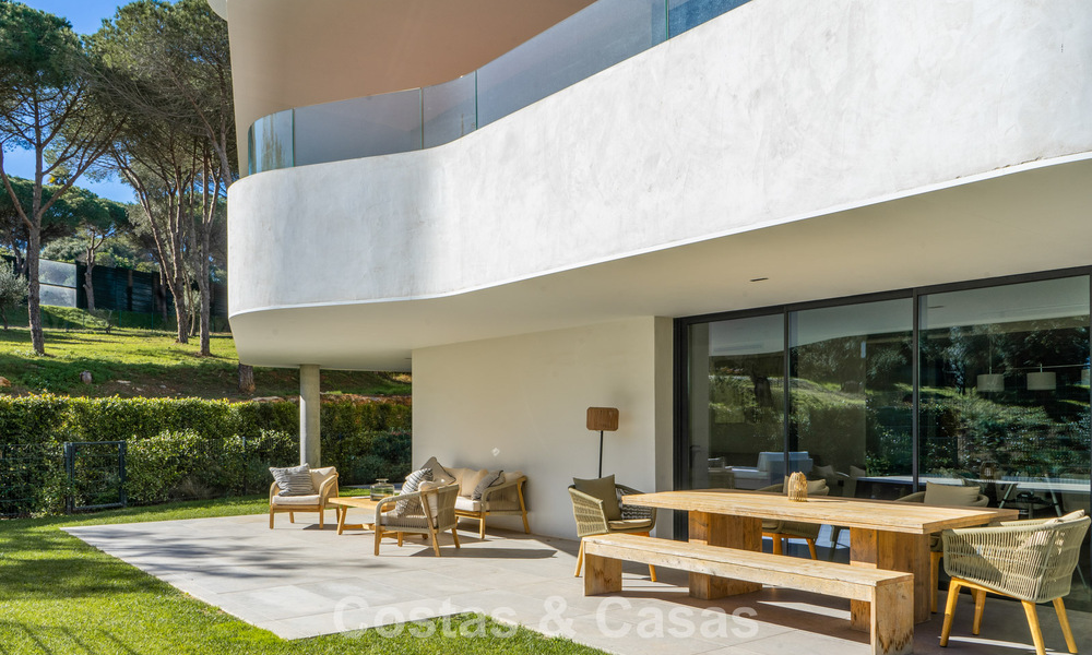 Modernistische begane grond appartement in een omsloten community van Sotogrande, Costa del Sol 775352