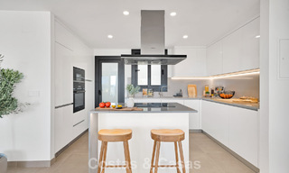 Recent gebouwd penthouse met ruim solarium te koop in een gated complex in Benahavis - Marbella 775459 