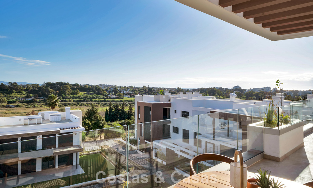 Recent gebouwd penthouse met ruim solarium te koop in een gated complex in Benahavis - Marbella 775471
