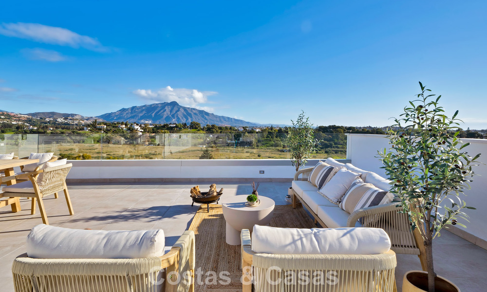 Recent gebouwd penthouse met ruim solarium te koop in een gated complex in Benahavis - Marbella 775478