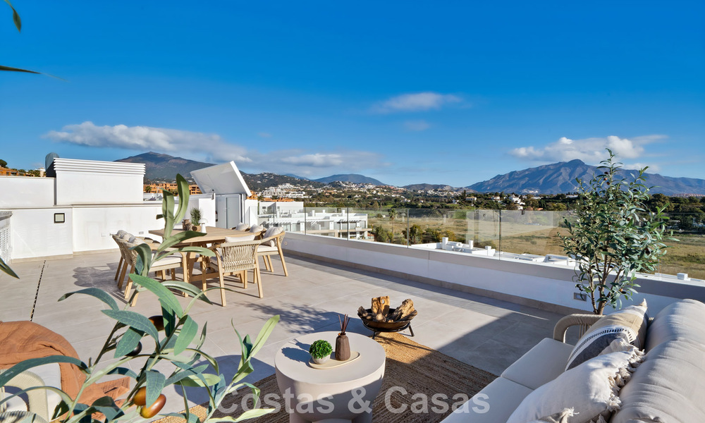 Recent gebouwd penthouse met ruim solarium te koop in een gated complex in Benahavis - Marbella 775479
