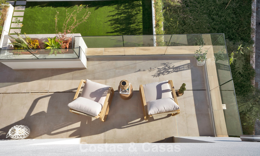 Recent gebouwd penthouse met ruim solarium te koop in een gated complex in Benahavis - Marbella 775480