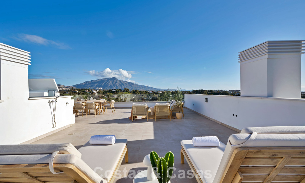 Recent gebouwd penthouse met ruim solarium te koop in een gated complex in Benahavis - Marbella 775482