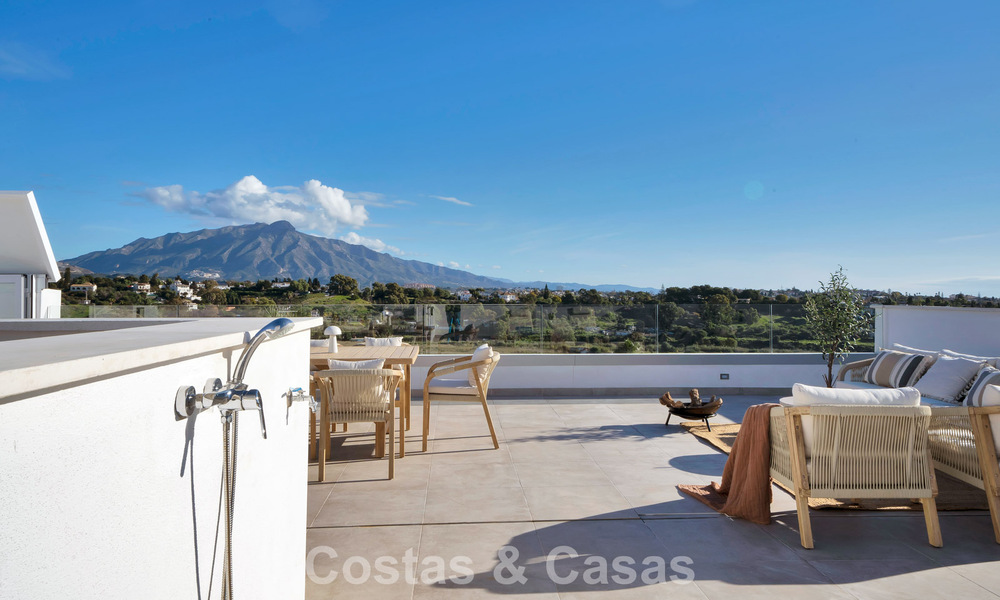 Recent gebouwd penthouse met ruim solarium te koop in een gated complex in Benahavis - Marbella 775483